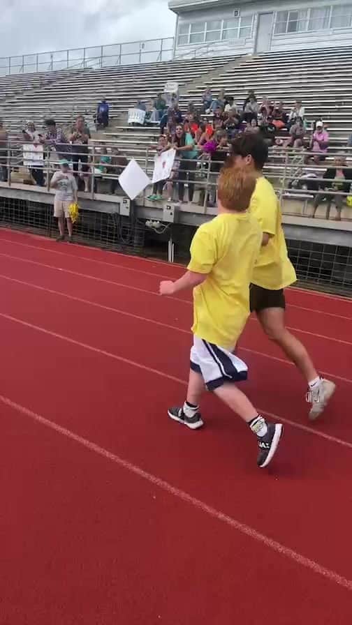 ビル・ゴールドバーグのインスタグラム：「BOERNE ISD, Special Olympics event go go go go👏👏👏👏👏」