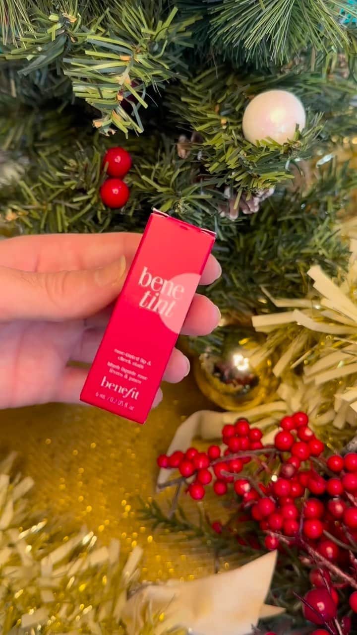 Benefit Cosmetics UKのインスタグラム：「It’s too good! We just can’t wait 👀」