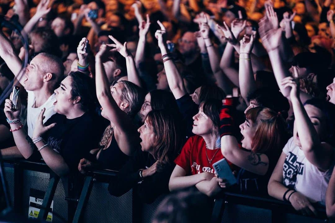 フォール・アウト・ボーイさんのインスタグラム写真 - (フォール・アウト・ボーイInstagram)「✨ So Much (For) Leeds ✨  📸 @elliottxingham」10月29日 2時01分 - falloutboy