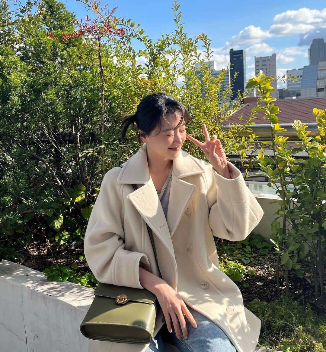 チョ・ウリさんのインスタグラム写真 - (チョ・ウリInstagram)「날씨 계속 좋았으면 ☁️☁️☁️」10月29日 12時58分 - j_ourly