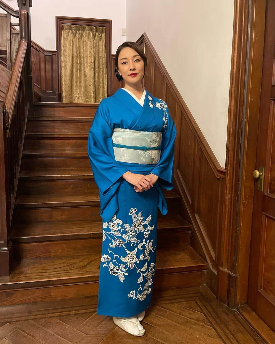 伊藤歩さんのインスタグラム写真 - (伊藤歩Instagram)「紺碧色のお着物🩵💙🩵 A different Kimono coordinate.  . . . #japaneseculture  #kimono  #lovejapan  #discoverjapan」10月29日 12時56分 - ayumi__ito