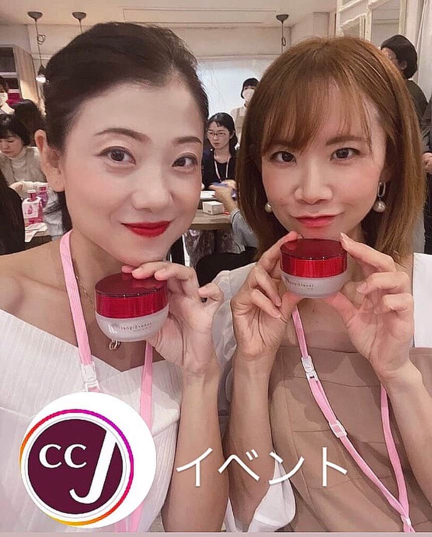 葵さんのインスタグラム写真 - (葵Instagram)「毎回楽しみにしてる、ccjイベントへ💕 @ccj_official.jp  今回も素敵な商品をご紹介いただきました(^^) 大塚製薬様の新商品 @otsukanc  インナーシグナルSCリッチクリーム 加齢とともに暑くなりがちな各層の健全化に着目したクリームです。 各層ケア成分配合、弱酸性クリームで各層のケアに役立つ製品です。 ぷるんぷるんのテクスチャーで肌によく浸透します！ 肌にハリと艶を感じるようになったよ✨ エイジングケアしっかりとしていこう！ #PR #インナーシグナル#SCリッチクリーム#CCJ2023 #美容イベント#美容クリーム#エイジングケア#肌年齢#肌ケア#大塚製薬」10月29日 11時26分 - dolphin_coconut