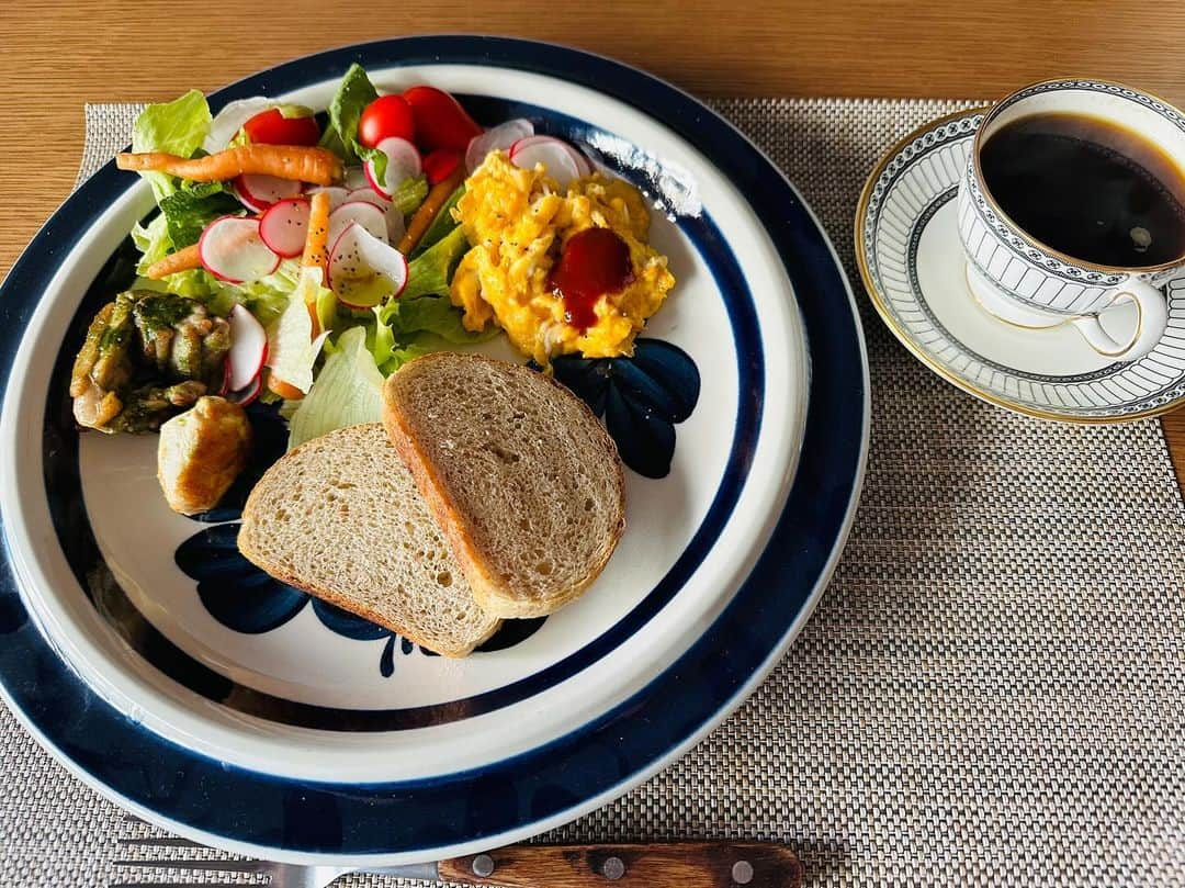 藤井美加子さんのインスタグラム写真 - (藤井美加子Instagram)「✴︎ お休みの日のランチ 3枚目の写真はね 寄せ植えとソーラーライトつけてご機嫌💡夜が綺麗なの。  #うちごはん #美加子のレシピ #今夜は満月 #デトックス」10月29日 11時41分 - mikako_miki