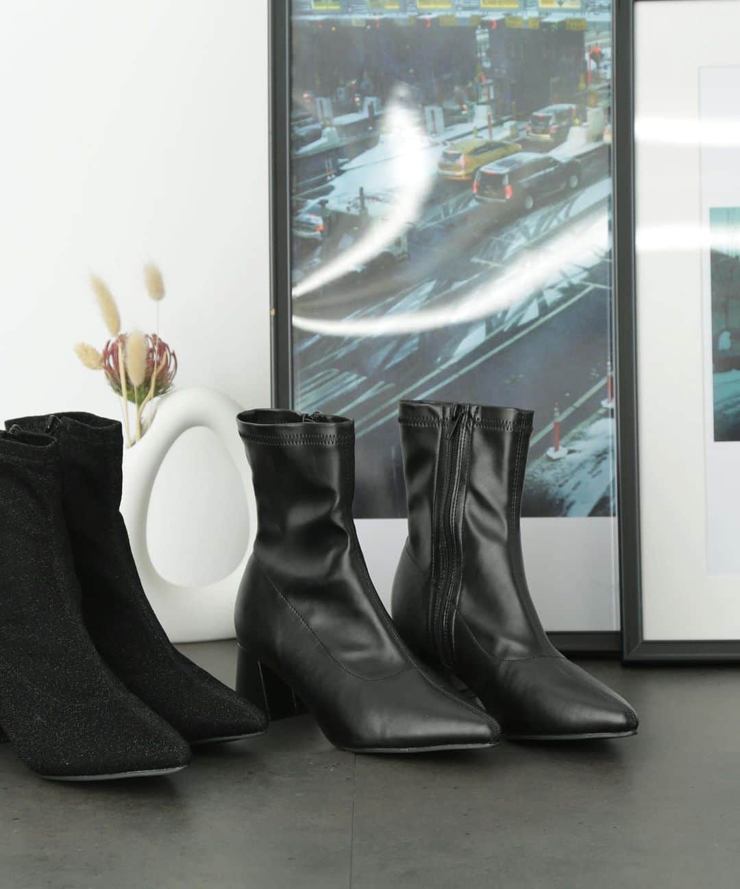Free's Martのインスタグラム：「【boots item】  ◾️ ストレッチショートブーツ 1313293021 size:M/L color：black/lame knit black price：10,989 (tax in）  履きやすく、スタッフ着用率も高いブーツ要チェックです✨  🏷商品詳細は商品タグ、又はプロフィール欄のURLをご確認ください。  ＿＿＿＿＿＿＿＿＿＿＿＿＿＿＿＿  【オフィシャルサイト限定 ステージ別クーポン】 最大¥2,500OFFクーポンプレゼント！ 新規ご登録でも¥1,000OFFクーポンをGET✨  トレンドアイテムをカジュアルに提案✨公式Instagramのフォローよろしくお願いいたします😊 @frees_mart  #freesmart #フリーズマート   #秋 #秋コーデ #冬 #冬コーデ  #カジュアル #大人カジュアル #大人シンプル#大人可愛い  #シンプル #シンプルコーデ #トレンド #トレンドコーデ #お出かけ #お出かけコーデ #プチプラ #プチプラコーデ  #ブーツ #ショートブーツ #ニットブーツ  #20代コーデ #30代コーデ」