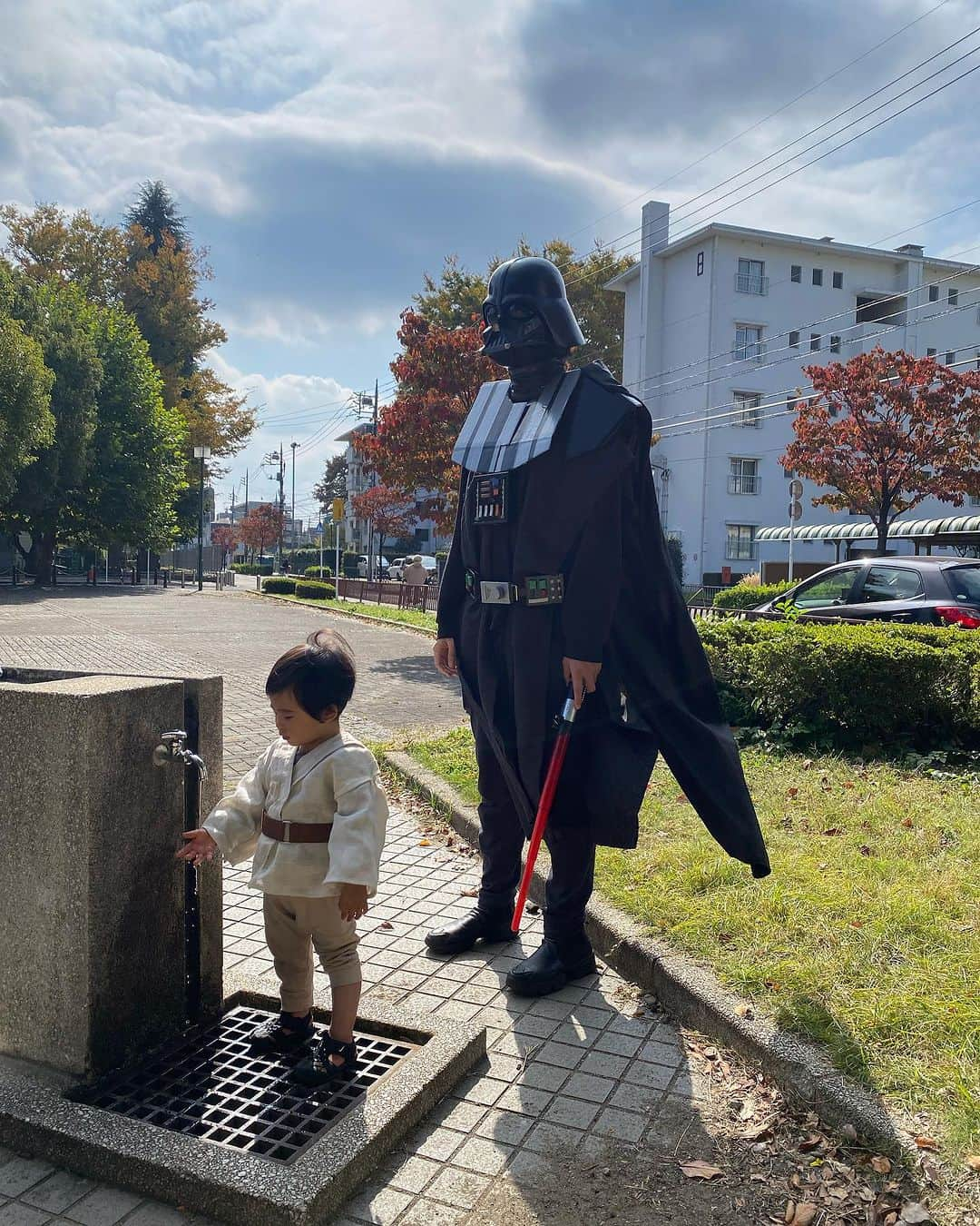 芥川舞子さんのインスタグラム写真 - (芥川舞子Instagram)「息子の通うプリスクールにて、HALLOWEEN PARTY🎃😈  我らの仮装テーマは、 STAR WARSハッピーエンド編❤️  Family賞と景品を頂きました🙏😁  Thank you so much!!!  Darth Vader by @yohsuke_akutagawa  Luke Skywalker by RAY Padmé Amidala Naberrie by @maiko.akutagawa   #Halloween #halloweencostume #starwars  #ハロウィン #ハロウィンコスプレ #スターウォーズ」10月29日 11時54分 - maiko.akutagawa