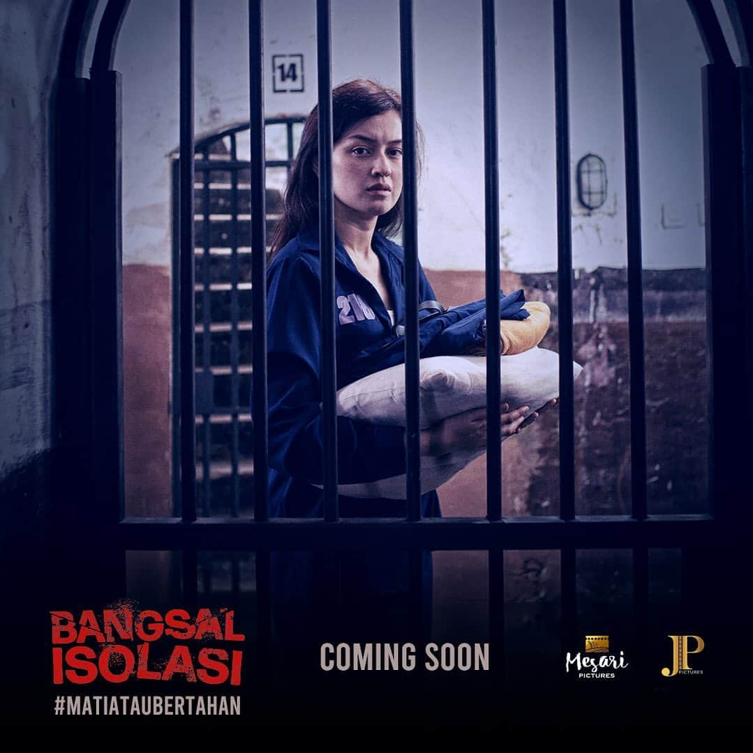 Kimberly Ryderさんのインスタグラム写真 - (Kimberly RyderInstagram)「🎥 FIRST LOOK 🎥 Kimberly Ryder on set!  Film Bangsal Isolasi segera tayang di bioskop!  #BangsalIsolasi #MatiAtauBertahan #FilmIndonesia #comingsoon #TikTokTainment」10月29日 12時05分 - kimbrlyryder