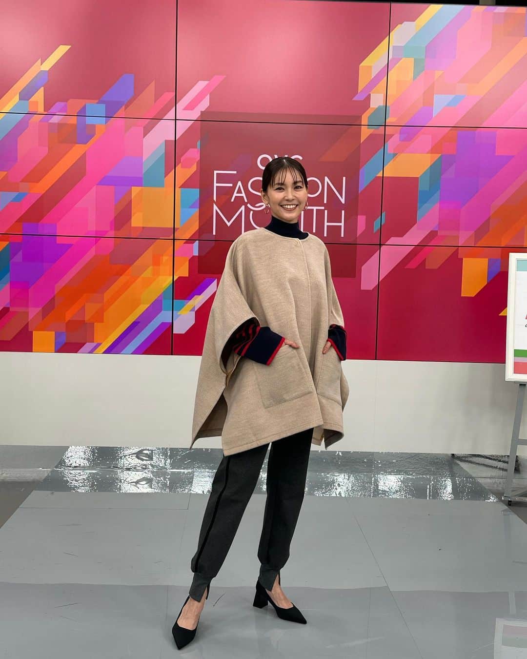 ナオのインスタグラム：「昨日はドッキドキのオンエアの日でしたが無事終えることができました。  @qvc_japan   たくさんのご注文ありがとうございます！ とっても嬉しかったです。  人前で話すことが苦手で、人前に出ることを避けてきた私でしたが（昔仲良しライターさんに楽屋モデルと呼ばれてた🤣） 事務所の社長やマネージャー、スタッフ、お友達みんながそのままで良いんだよ。大丈夫だよ。と励ましの言葉をかけ続けてくれたおかげで何とかここまで来れました。 いつも支えてくれてありがとうございます！  ナビゲーターの西貝さん 話し下手の私をフォローしてくださりありがとうございました。 3枚目のお写真の西貝さん私よりポージングが完璧です^ ^  @qvc_nishigai   そして、みてくださった方、ご購入してくださった方、心から感謝いたします。 ありがとうございました。  また来月オンエア予定です！ 可愛い洋服を作ったので楽しみにしていてください😊  #qvc #tvショッピング」
