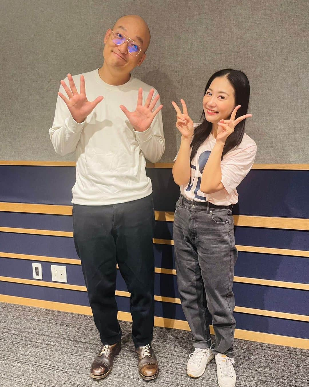 関根麻里のインスタグラム：「📻10/29 11/5の放送 ゲストは、みなみかわさん。  10/29の放送では、  KUSUKUSUが大好物の DMM TV 脱出系ロケバラエティ『大脱出』の裏話をたっぷり伺います。  11/5の放送では、 みなみかわさんがこれまで行なってきた 過酷な海外ロケのお話を伺います。  お笑い界の昆虫博士ことしゅくはじめさんが様々な生き物のクイズを出題するコーナー 『生き物しゅくしゅクイズ』は、 ハトとワニに関するクイズを出題！  よろしかったらぜひ🎙️   🎧 https://radiko.jp/share/?t=20231029210000&sid=BAYFM78  🎧 https://radiko.jp/share/?t=20231105210000&sid=BAYFM78  #関根麻里  #みなみかわ　 #DMMTV #大脱出 #(株)世界衝撃映像社  #ノーセンスユニークボケ王決定戦  #モルック #モルック日本代表 #しゅくはじめ #生き物クイズ #ハト #ワニ  #bayfm #クスクス #KUSUKUSU #radiko  📻bayfm 78.0MHz 🕰️毎週日曜日21:00OA」