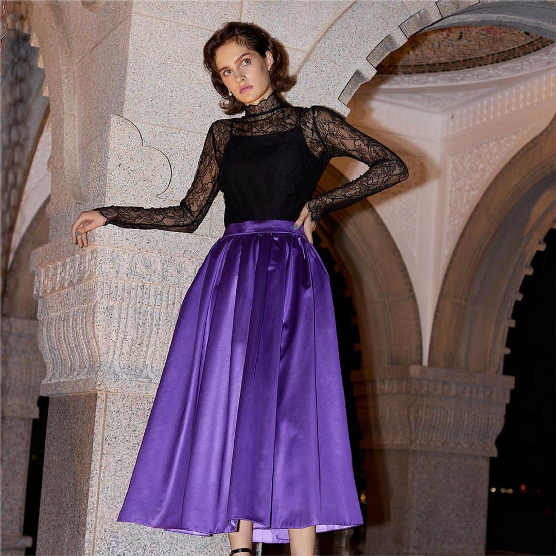 のインスタグラム：「【CATALOG】 ⁡ 2023 WINTER COLLECTION ⁡ tops ¥17,600 skirt ¥19,800 ◆どちらも発売中 ⁡ プロフィールのリンクより 最新のデジタルカタログをご覧頂けます。 ⁡ ⁡ #CELFORDAW23 #celford #セルフォード」