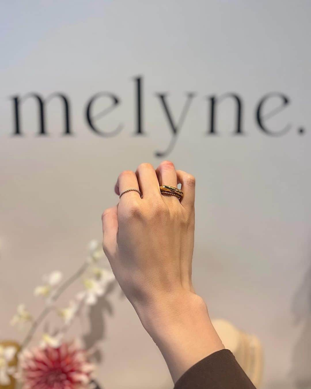 由架子 川野のインスタグラム：「@melyne.jewelry EXHIBITION💘 色々試した結果、 @faafa8 と全く同じ組み合わせ💍  @naokotani___ ありがとう🩷」