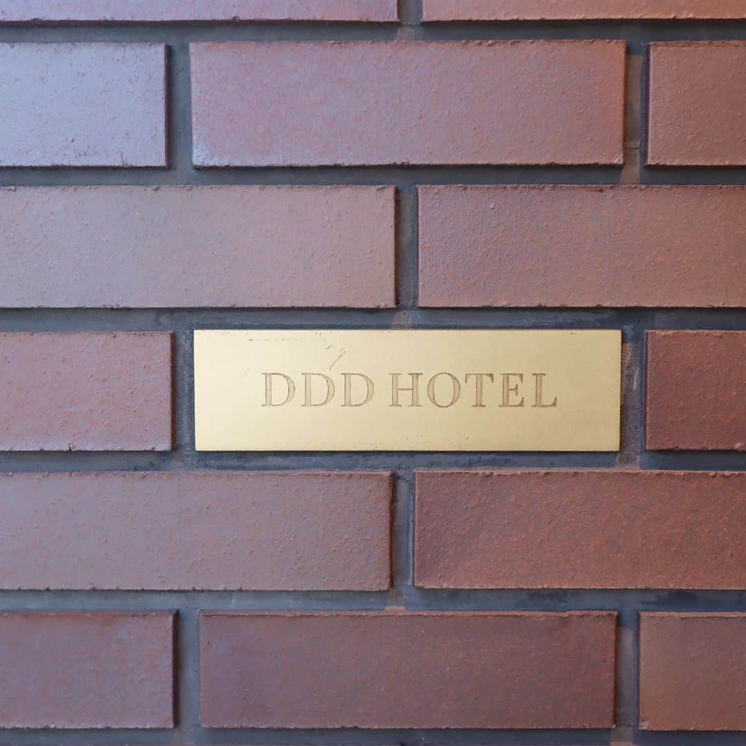 Eri Satoさんのインスタグラム写真 - (Eri SatoInstagram)「【🍀abno/DDD HOTEL🍀】 · ちょっと前だけど 行きたかった DDD HOTELの2階にあるカフェ、abno @dddhotel @abno.jp  · ホテルに泊まっても 泊まらなくても利用できるカフェだよ☕ 内装もドリンクもプレートもぜーんぶお洒落✨ 美味しいし楽しかった🥰 · ホテル自体もギャラリーみたいで とっても素敵✨ · · 【abno】 〒103-0002  東京都中央区日本橋馬喰町2丁目2−1,  DDD Hotel, 2F · 8時00分～18時00分 · JR馬喰町駅C4出口より徒歩1分 · · #さとえりおでかけ #馬喰町#馬喰町カフェ #馬喰町ランチ#ホカンス#女子会#デート#さとえりCAFE」10月29日 12時26分 - satoeri626