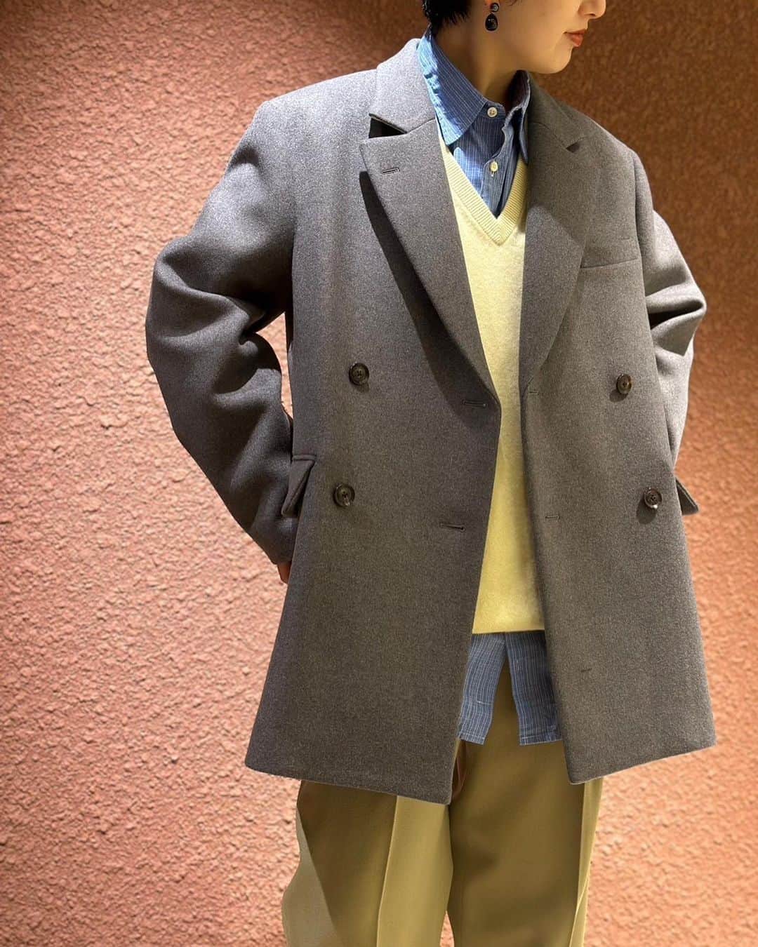6(ROKU) OFFICIALさんのインスタグラム写真 - (6(ROKU) OFFICIALInstagram)「-  6 melton jacket coat ¥61,600- tax in  @extreme.cashmere vest ¥41,800- tax in  6 kersey pants ¥24,200- tax in  JIL SANDER shoes ¥162,800- tax in  @ernie_palo leather gloves ¥30,800- tax in  #roku #extremecashmere #jilsander」10月29日 12時33分 - 6______roku