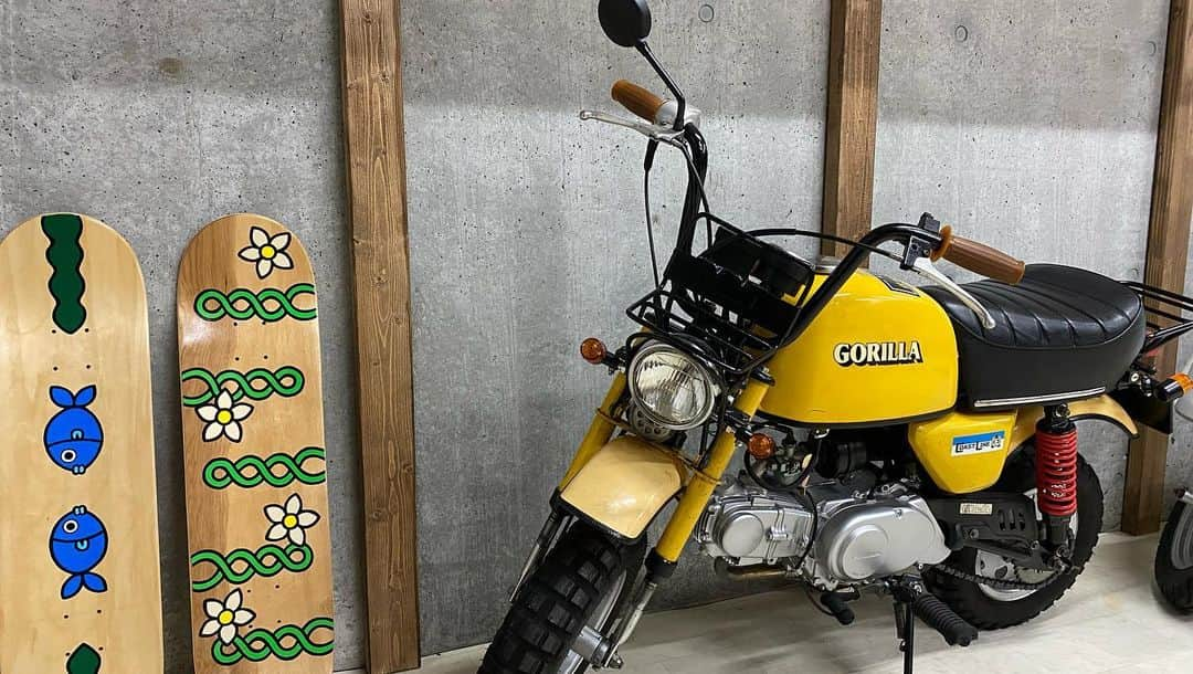 タケトさんのインスタグラム写真 - (タケトInstagram)「たった2万円で殺風景なコンクリ車庫を憧れのバイクガレージに【激安DIY】 #youtube動画アップしました  #プロフィールのurlから飛べます  #キクチウソツカナイ #バイクガレージ #diy」10月29日 12時36分 - taketaketo