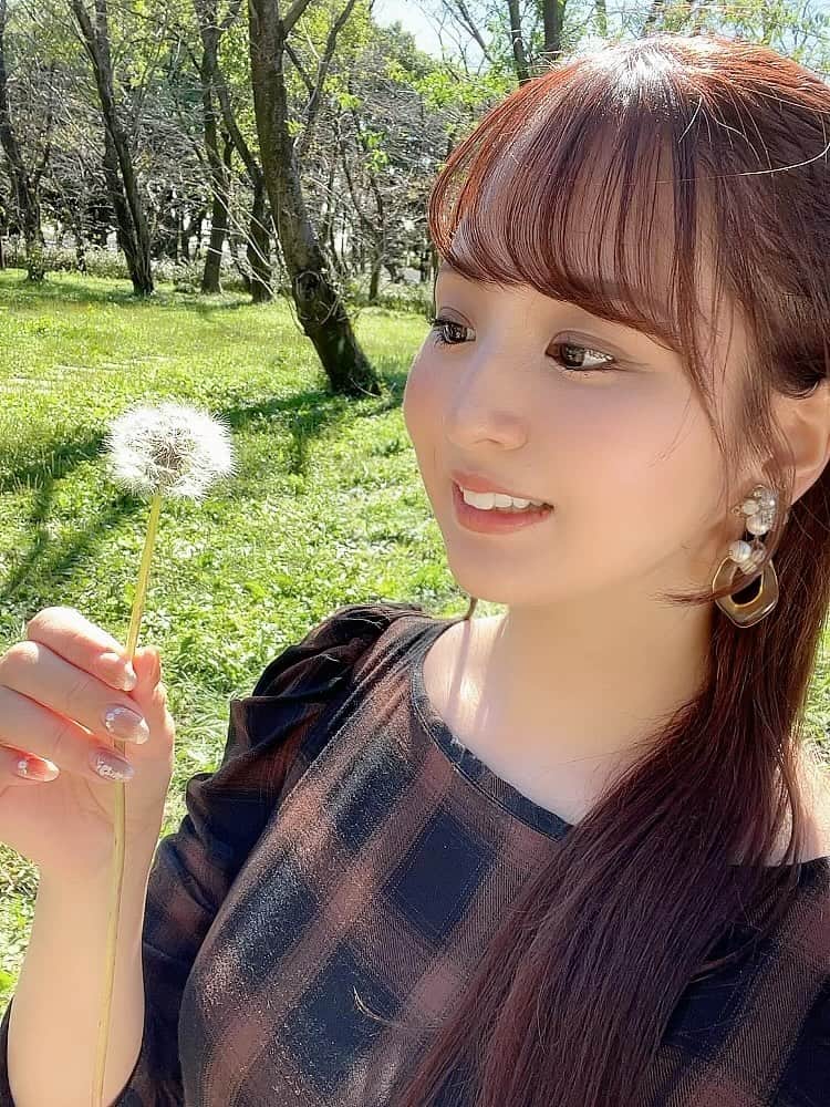のインスタグラム：「見つけるとふーってしたくなるよね🌼  #たんぽぽ #綿毛 #安田七奈 #なーちゃ #レースクイーン #rq #ラウンドガール #グラビア #グラビアアイドル #グラドル #インスタグラビア#美乳 #水着 #ビキニ #ムチムチ #むちむち #セクシー #セクシー美女 #followme #japanese #japanesegirl #instagood #instalike #photooftheday #팔로우 #얼스타그램 #粉我 #非常好 ⠀ ⠀」