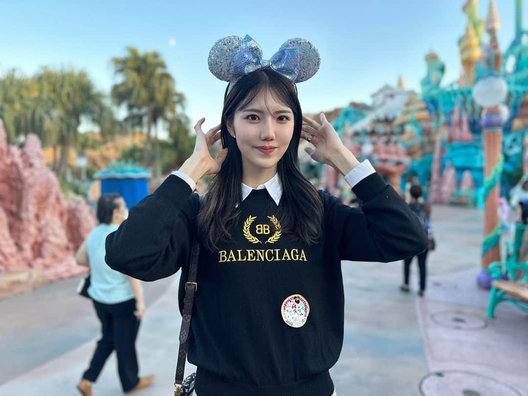 竹内佐織のインスタグラム：「夢の国で大はしゃぎしました🐭  #ディズニーシー #ディズニーコーデ」