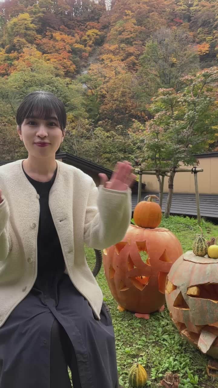 山人のインスタグラム：「みなさまこんにちは！✨  紅葉は見頃を迎えております🍁 みなさまの地域ではいかがですか？？  西和賀町では紅葉の美しい場所がたくさんあります。短い秋ですので、ぜひ西和賀町にお越しくださいませ！  今月の「私の山人」キャンペーンの当選者の方は、@a_cold 様でございます！ 投稿ありがとうございました✨  今週の山人ラジオは31日火曜日18:00〜です！ テーマはハロウィン🎃 みなさんのハロウィンの楽しみ方や思い出などをお聞かせくださいね！」
