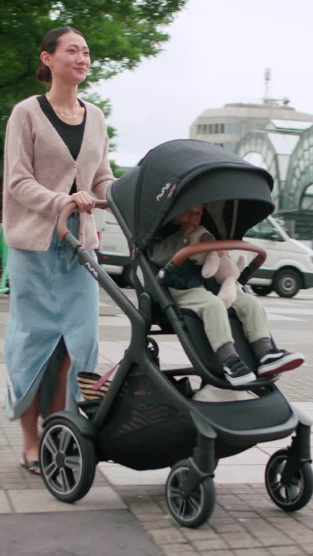 nunaのインスタグラム：「Be confident no matter where you go with your little one 😎 The DEMI next makes everyday outings a breeze 😍 From trips to the grocery store to strolls around town, the rider board gives your little one the freedom to choose how they ride and gives you a stroller that matches your style, comfort, and convenience 🥰」