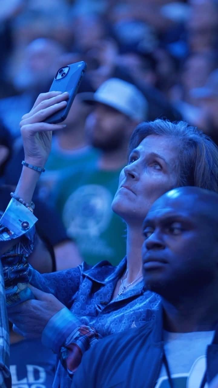 NBAのインスタグラム：「D-Live’s mom is every mom during their son’s first NBA start 🎙️ #MFFL」