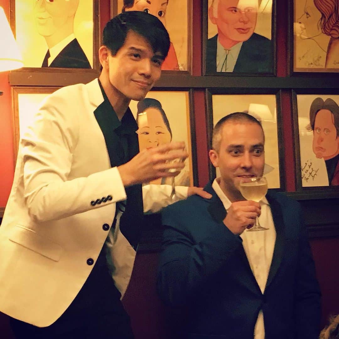 テリー・レオンのインスタグラム：「19 years with @jamesababcock. Remembering our fabulous Broadway wedding at @sardisnyc 6 years ago. It was also a Saturday! I did the matinee of @aladdin so all my friends & family from outta-town could see the show- and then took the evening show off to get married. Now THAT’S a Broadway wedding! 💍」