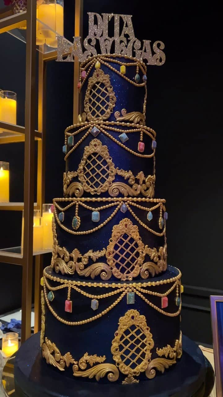 ディタ・フォン・ティースのインスタグラム：「I can’t get over this beautiful cake @caesarsentertainment @livenationvegas had @freedsbakery make to celebrate the opening of #DitaLasVegas ✨ Come see the giant one onstage here @horseshoevegas in the historic Jubilee Theater!   The dates, including tonight:   November 2, 3, 4 November 9, 10, 11 November 24, 25, 26 December 7, 8, 9 December 14, 15, 16, December 28, 29, 30 December 31 New Year’s Eve (on sale soon) February 15, 16, 17 February 22, 23, 24,  February 29, March 1, 2 March 7, 8, 9,  March 14, 15, 16 March 28, 29, 30,  April 4, 5, 6 April 11, 12, 13,  April 18, 19, 20 April 25, 26, 27   Tickets ticketmaster.com/ditavegas」