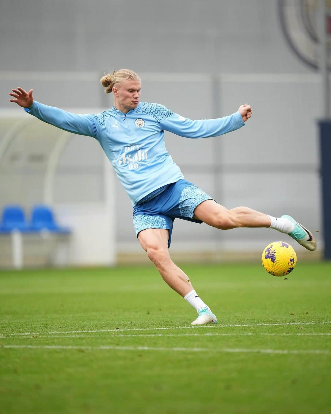 アーリン・ブラウト・ハーランドのインスタグラム：「Fully focused on the derby 👊🏻」