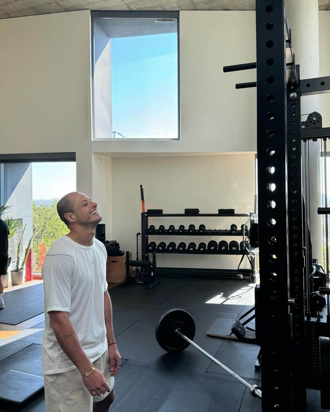 ハビエル・エルナンデス・バルカサールのインスタグラム：「Back in the lab  🧪」