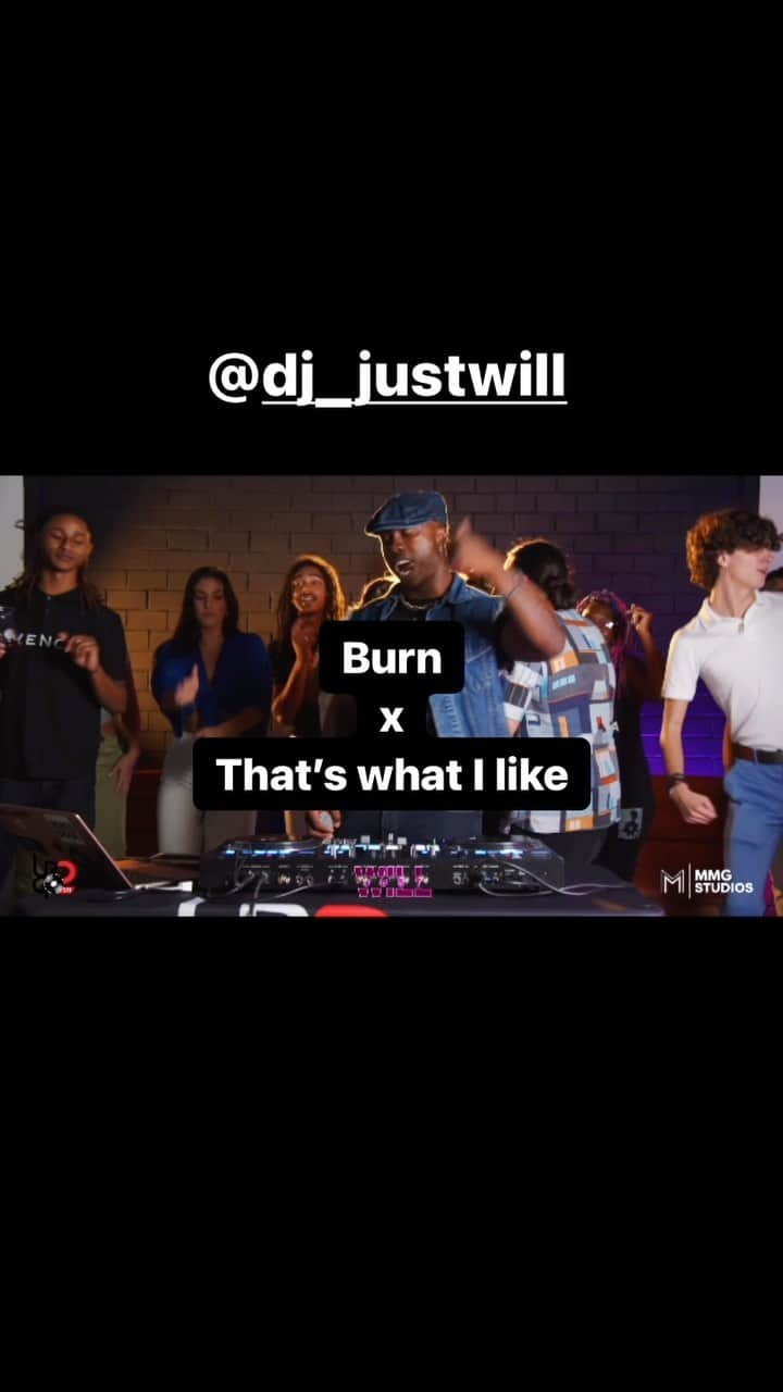 WilldaBeastのインスタグラム：「Creation by @dj_justwill #90sn2000svseverybody   Full video Sunday ( link in bio )  Bruno x Ursherrrr  Music it’s about the muzik  #IstEver   @dj_justwill x @go2djs Live sesh!  X  @mmgstudiostpa   ——  —- Thank you to all who came and vibe’d.  More Will mashups and remixes on the way ✈️⛽️ what an incredible night.   —- #houseparty #djJustWill #mashups #fingerdrumming #90sn2000svseverybody  Shout to @aptlife @boilerroomtv  —」