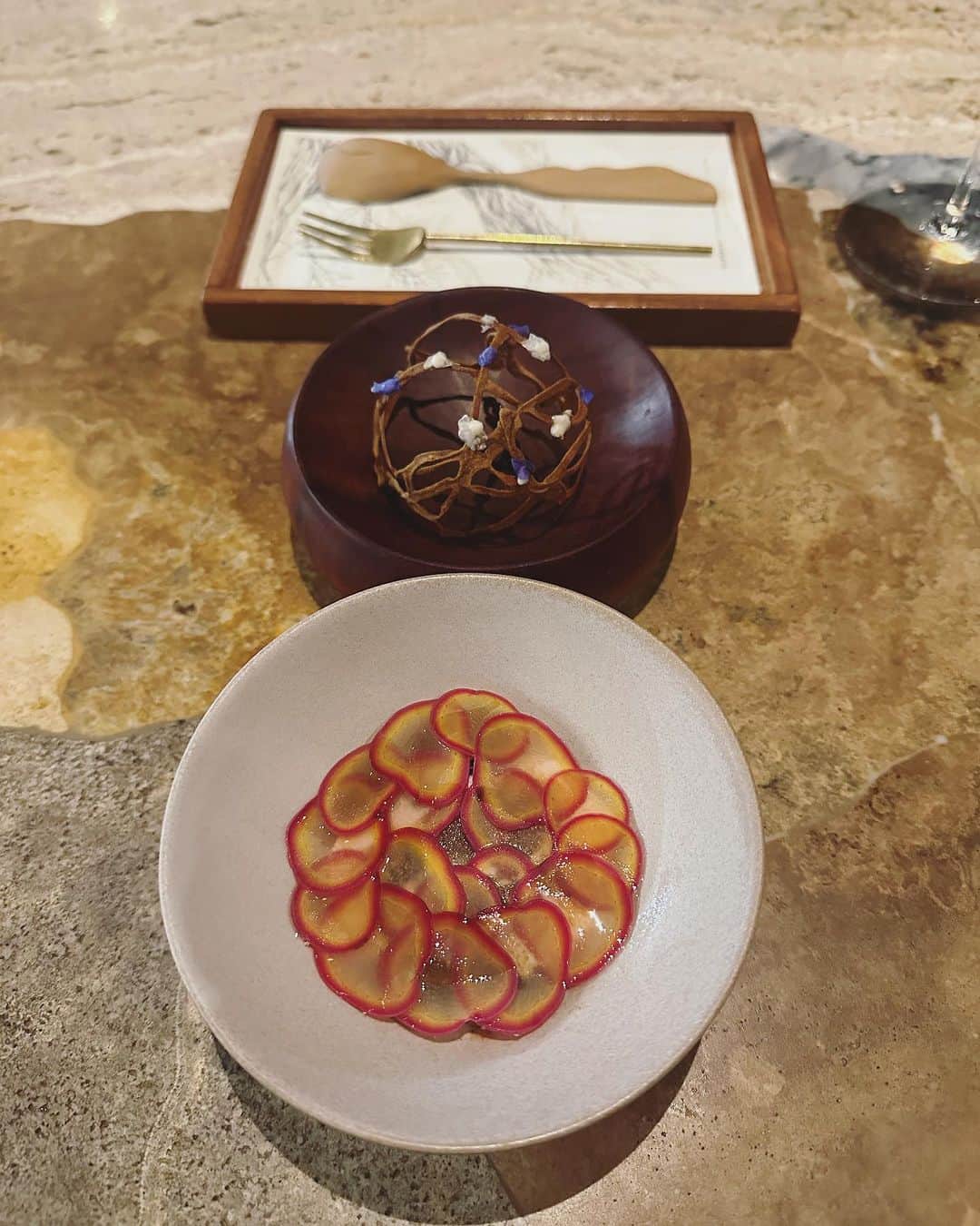 トームさんのインスタグラム写真 - (トームInstagram)「P I R A N H A & LLAMA! #HappyHalloween Dinner at @centralrest in #Lima #Peru currently rated Number 1 in the world @theworlds50best Pt 2 The experience is almost indescribable, extremely good, with a 14 course menu delineated by raw ingredients found at different altitudes, often served on these raw ingredients, and always served on raw marble and hand made paper, with bowls to match the food, and different individual hand made spoons for each course (each with their own ceramic or marble ‘igloos’) Excited, yet?! It’s like eating inside a #BottegaVenetta store, but more fun! Obviously I took all the paper. Pictures do not do any justice !   The menu by course and MILES BELOW SEA LEVEL (MBSL) and MILES ABOVE SEA LEVEL (MASL)  (Continuation from previous post) 10/ Amazonian Waters V.02 - 190 MASL - Pacu, watermelon, Amazonian Nut 11/ Desertic Forest - 180 MASL - Goat Neck, Olluco, Algarrobo Desert courses: 12/ Dry Forrest - 150 MASL - Algarrobo, Coconut, Maca Root  13/ Dry Tropic - 600 MASL - Macambo, High Altitude Mead, Lemon  14/ Cacao Chuncho - 1800 MASL - Mucilage, Seeds, Husk」10月29日 4時57分 - tomenyc