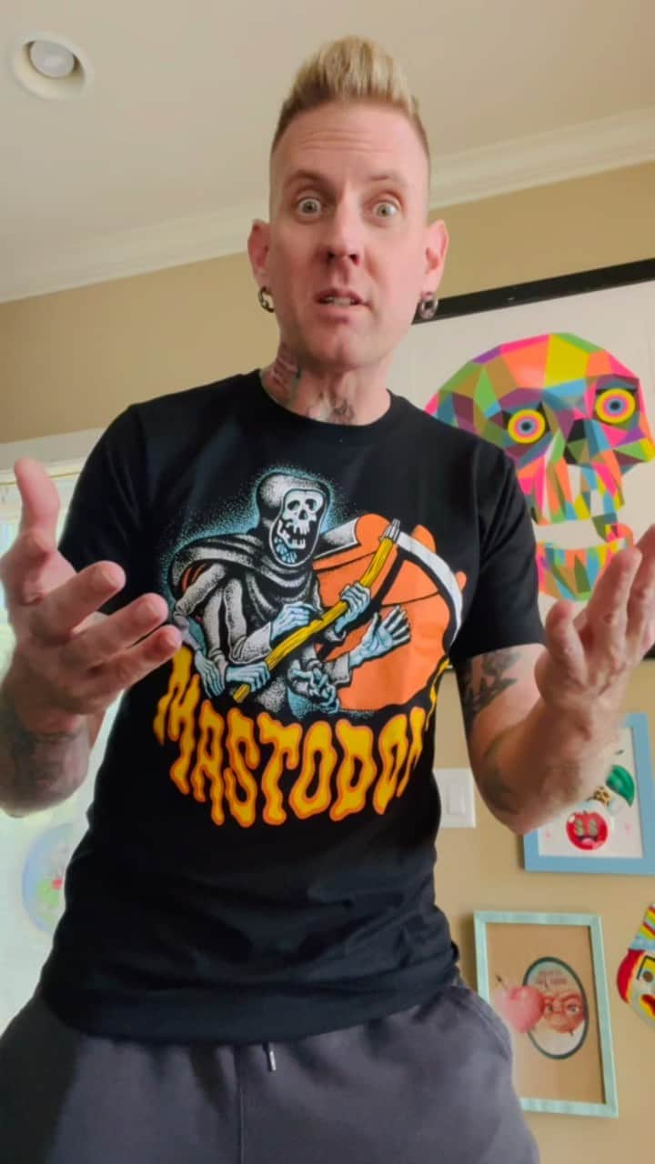 マストドンのインスタグラム：「A Halloween shirt you can wear everyday! Have you got your reaper tee yet? Design by @craig.gleason   https://shop.mastodonrocks.com/collections/featured/products/reaper-tee  #mastodon #halloween #grimreaper」