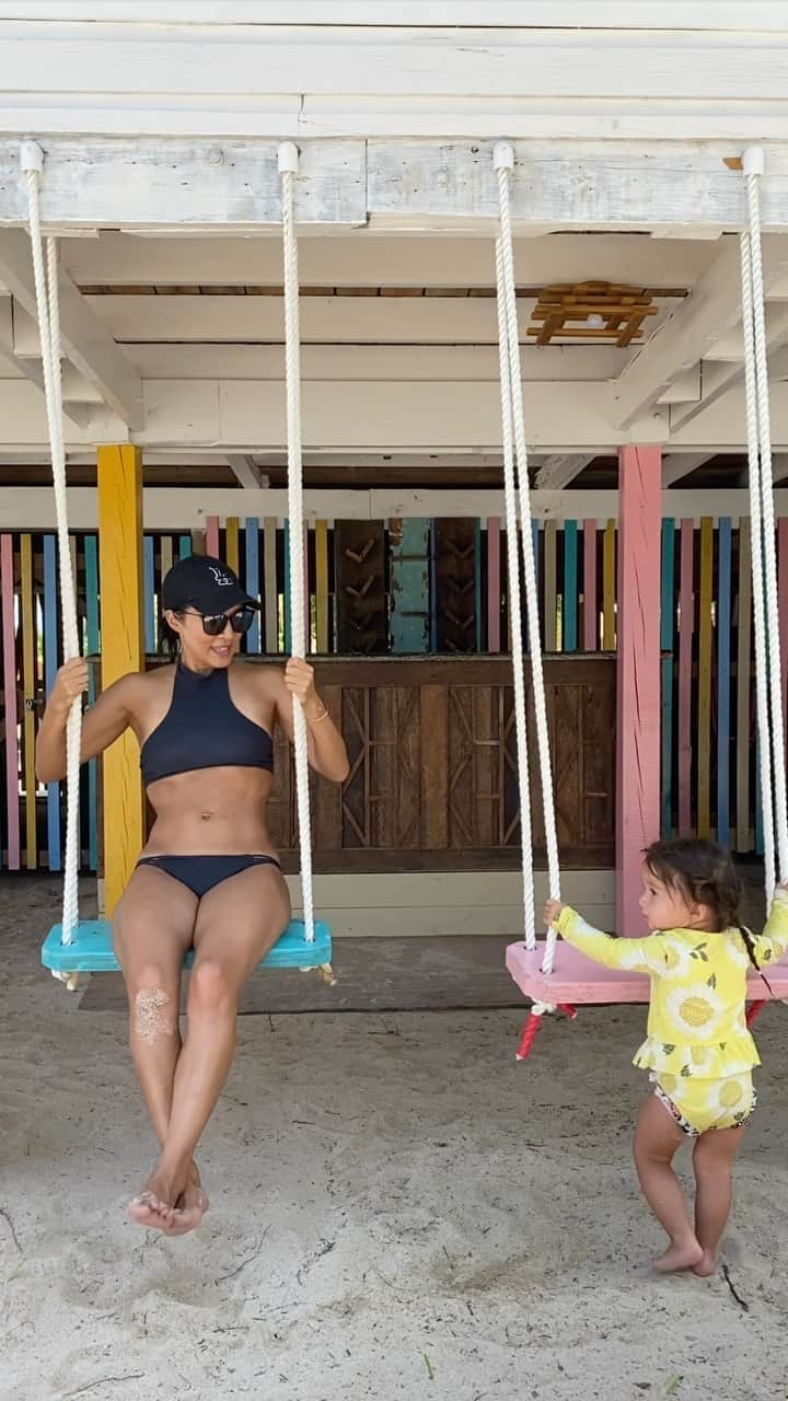 ミシェル・クワンのインスタグラム：「Hanging around with my favorite little one 👧🏻」