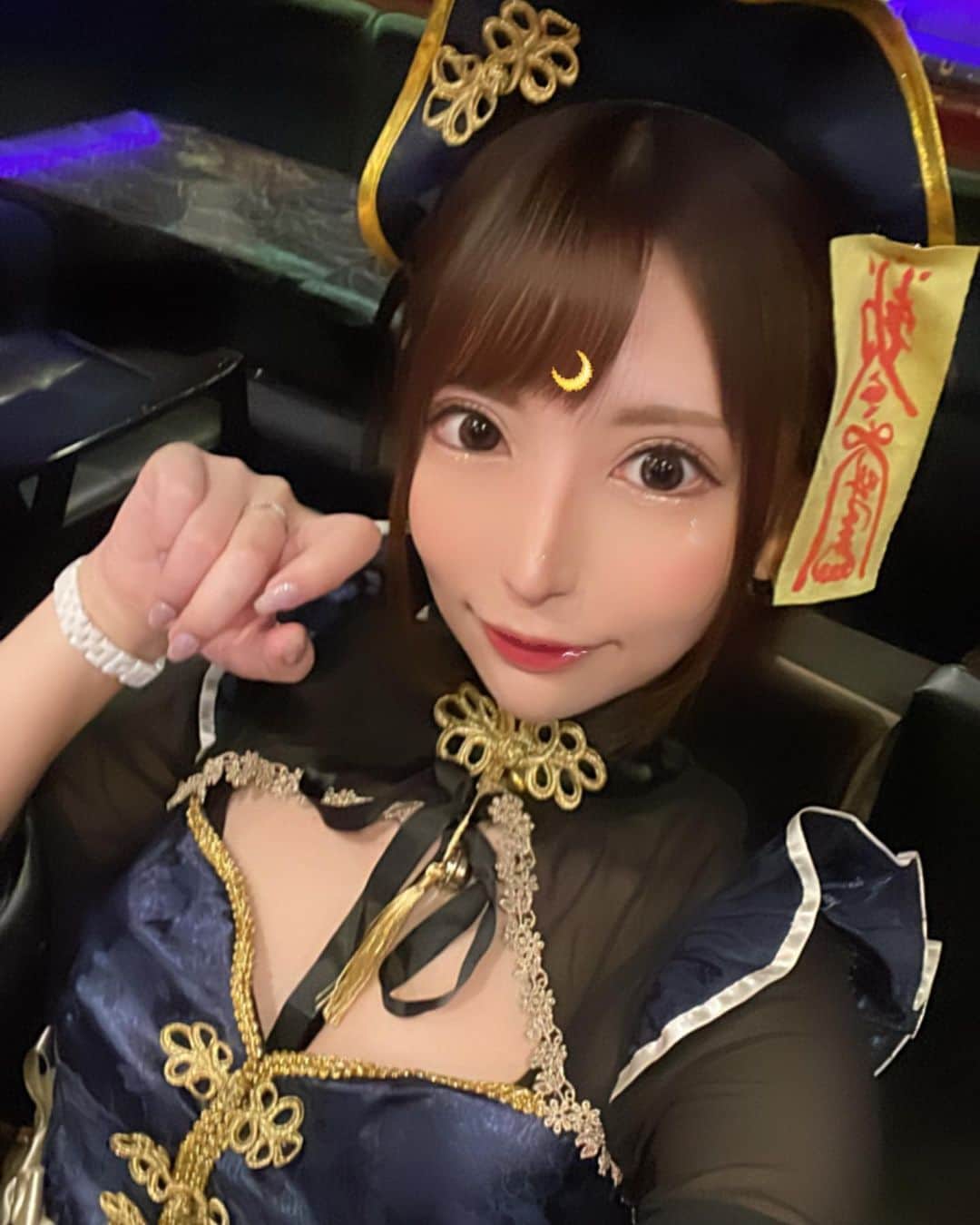 葉月七瀬のインスタグラム：「. . 10/22🖤みうななせ会 🎃Halloweenイベ🦇🕸 ⁡ 遊びに来てくれた方々ありがと〜🤍 今年はキョンシーで いつもいろちだけどおそろにしたの👻👻🌟 ⁡ ハロウィンなので、かぼちゃシチュー🎃 安定にうまうま🤍🤍(私ほぼ味見がかり🫨)  次回は11/25(土)20:00~23:30予定なので 遊びに来てくれると嬉しいです😍🤍 ⁡ #バーイベ #新宿 #歌舞伎町  #halloweencostume #ハロウィンイベント #ハロウィンコスプレ #コスプレ #halloween2023 #ハロウィン2023 #キョンシー」