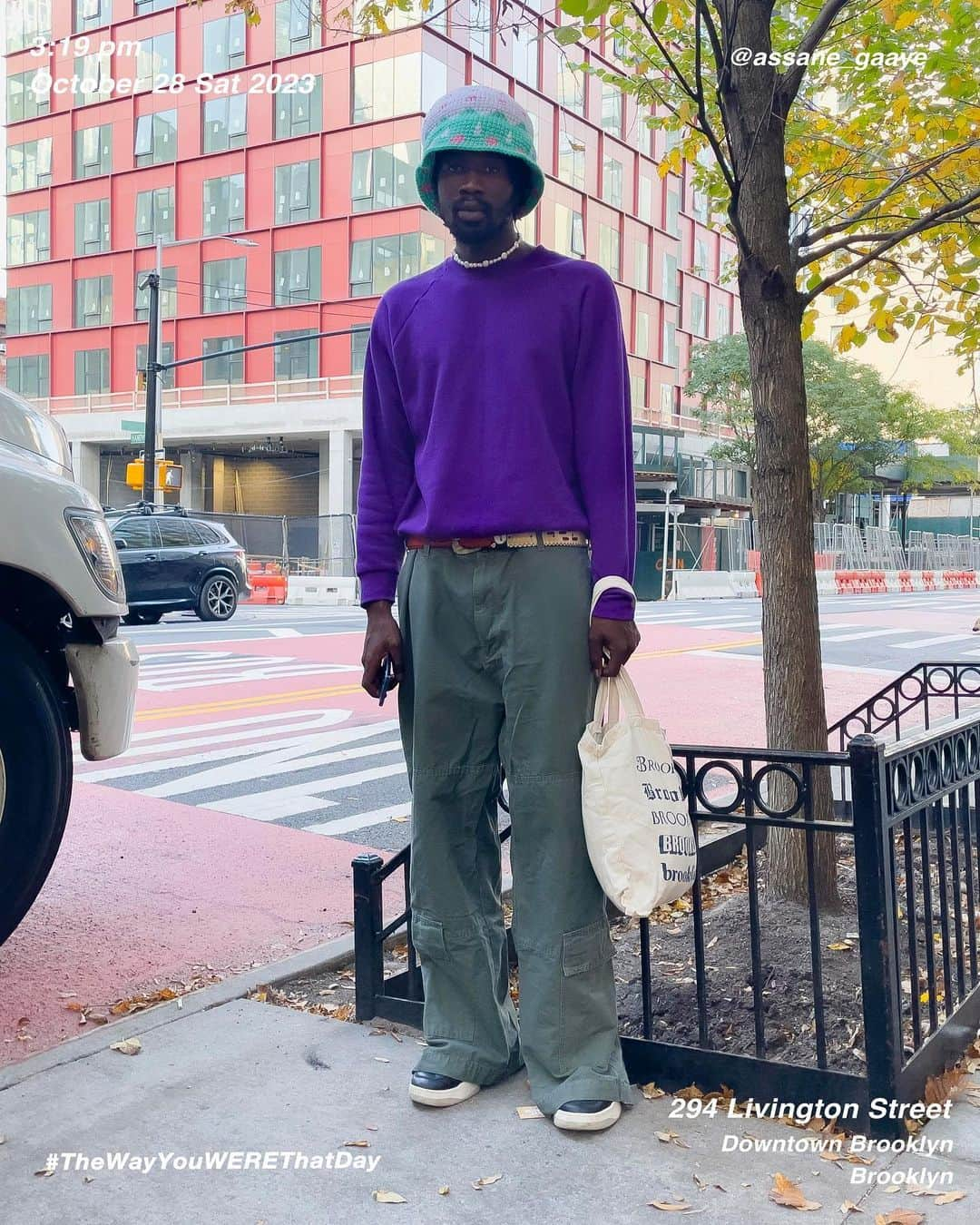 筒井心一のインスタグラム：「Assane @assane_gaaye on 294 #LivingtonStreet at 3:19 pm, October 28 Saturday 2023, #DowntownBrooklyn #Brooklyn #NewYork  #OutfitOfTheDay = #TheWayYouWEREThatDay  #TWYWTD #ShinichiTsutsui」