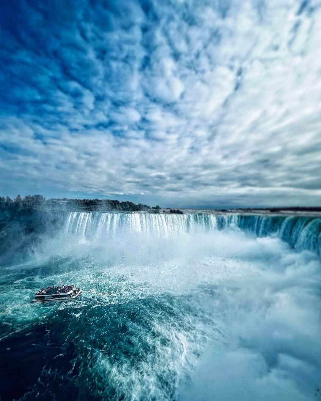 デビッド・モリシーのインスタグラム：「Maid of the Mist!」