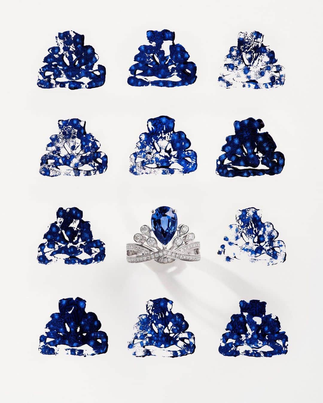 Chaumetさんのインスタグラム写真 - (ChaumetInstagram)「Dive into a whirlwind of elegance with our Torsade de Chaumet ring. A true masterpiece that harmoniously combines the richness of sapphires and the brilliance of diamonds.  This enchanting ring features three cushion-cut sapphires, each more captivating than the last, weighing 2.12 carats, 1.41 carats, and 0.84 carat.   Accented with baguette-cut sapphires, rose-cut, and brilliant-cut diamonds, this ring is a testament to Chaumet's artistry and passion for creating timeless treasures.  Discover more about our signature colour in the latest issue of the Maison's Rendez-Vous magazine. Come and pick up your copy in the nearest Chaumet boutique.  #Chaumet #ChaumetHighJewellery #TributeToBlue #ChaumetRendezVous」10月29日 20時00分 - chaumetofficial