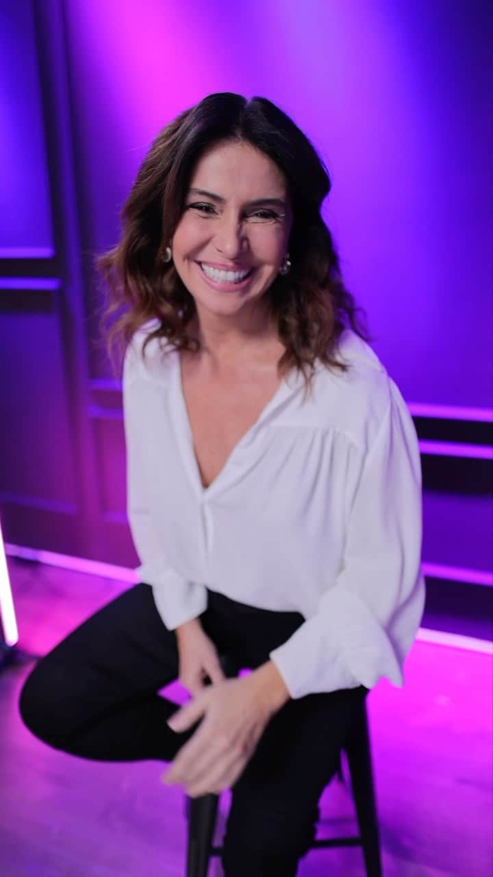 Giovanna Antonelliのインスタグラム：「10 anos de @giolaseroficial !! Um sonho que se tornou realidade. Muito trabalho, muito esforço, sempre driblando todos os desafios. Mas sempre acreditando e querendo crescer cada vez mais.  E claro não podíamos deixar de dividir e comemorar com vcs!! Esse público maravilhoso! Quem tava na Paulista, viu e ainda ganhou presente! Obrigada a todo time que nunca mede esforços pra dar o melhor e obrigada nossos franqueados que que sonham junto com a gente. Sem todos vcs, nada disso seria possível ✨E se preparem pq vai ter muita comemoração por aqui!! 💜! #GioLaser10anos」