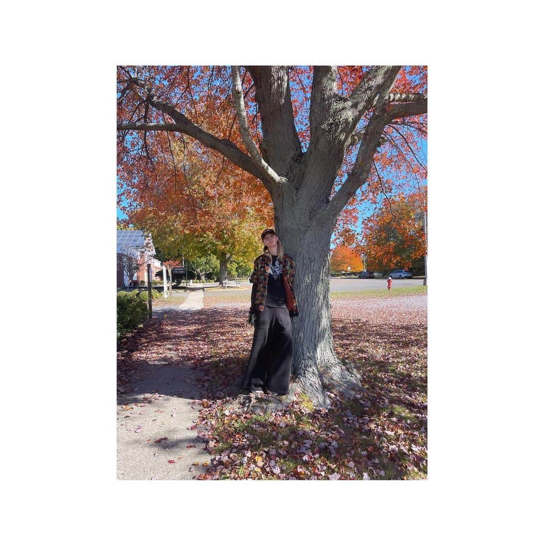 サーシャ・ピヴォヴァロヴァのインスタグラム：「#fallcolors」