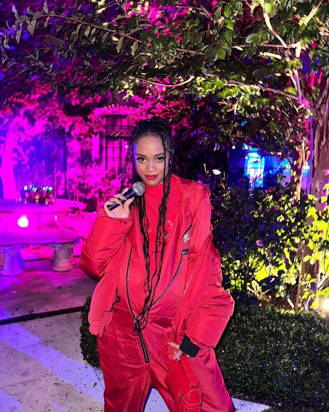 レイチェル・リンゼイのインスタグラム：「The only announcement I am making is that I am @badgalriri for Halloween. How’d I do?!! #casamigoshalloween Makeup: @fentybeauty」