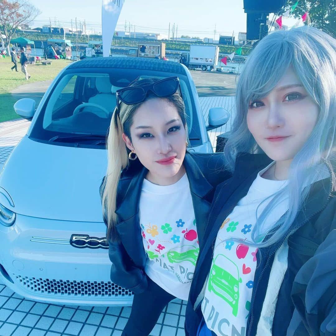 関口愛美さんのインスタグラム写真 - (関口愛美Instagram)「「FIAT PICNIC 2023」にて、FIATのEV車500eに乗ってフォトアーティストのARISAKさんと トークセッションに出演しました！ お天気にも恵まれて最高に気持ちよかったです☺️ 約1400台のフィアット車が集まる景色は圧巻&とても可愛かったです🩵 オーナーの皆さんも素敵な方ばかりでした✨ありがとうございました！！  #fiat_picnic_2023 #fiat #fiatpicnic #フィアット #fiat500 #fiat500e #evcar」10月29日 6時27分 - sekiguchiaimi