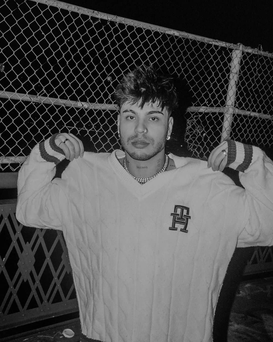 Sebastián Villalobosのインスタグラム：「jugando a ser modelo en niu shork 🗽  by @juligphotography_」