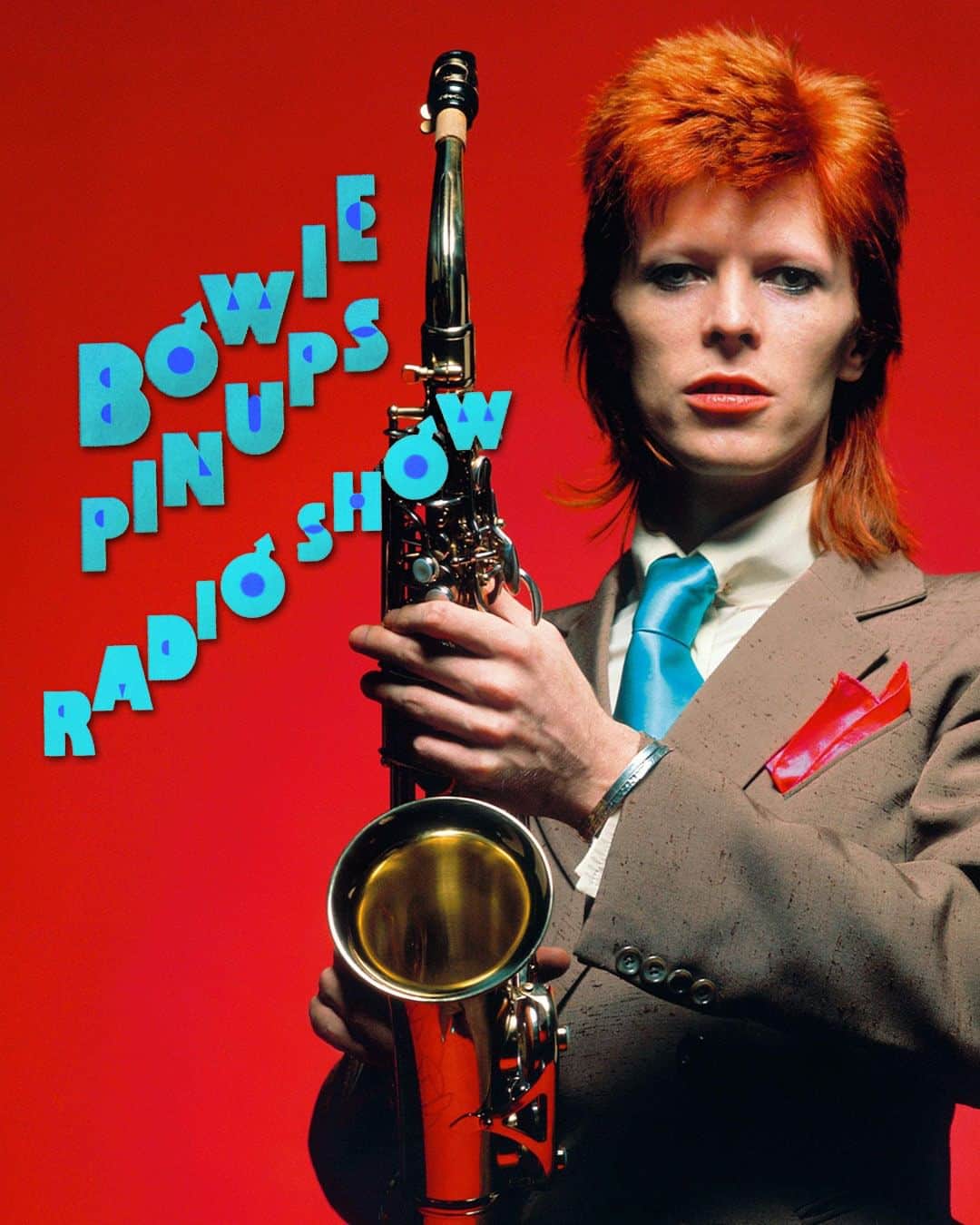 デヴィッド・ボウイのインスタグラム：「THE DAVID BOWIE PIN UPS RADIO SHOW  “And me I’m on a radio show...”  To mark the 40th anniversary of David Bowie’s Pin Ups, the Pin Ups Radio Show was launched on Spotify ten years ago today.  Originally recorded as a promotional tool for the release of the record in 1973, but never used, the recording features snippets from Pin Ups interspersed with brief but nevertheless wonderful observations from Bowie regarding some of the bands he covers on the album.   Adopting his very best mockney to recall his days as a mod during the period, it's great fun and if you’ve not heard it, it’s still available here: https://spoti.fi/3tYSBsj (Linktree in bio)  Vinyl and CD versions of the release were made available in very limited quantities and command fairly stiff prices these days.  The closest idea to this promotion back in 1973 was a 7" record sent to RCA Record Club members in New Zealand.   Featuring Rosalyn and Where Have All The Good Times Gone the disc introduced listeners to the very enthusiastic Tim, The RCA Stereo Club Disc Jockey. His interjections over each track ensured lucky recipients had to buy the album if they wished to hear the tracks uninterrupted.  📸 Mick Rock  #BowiePinUps50 #BowiePinUpsRadioShow」