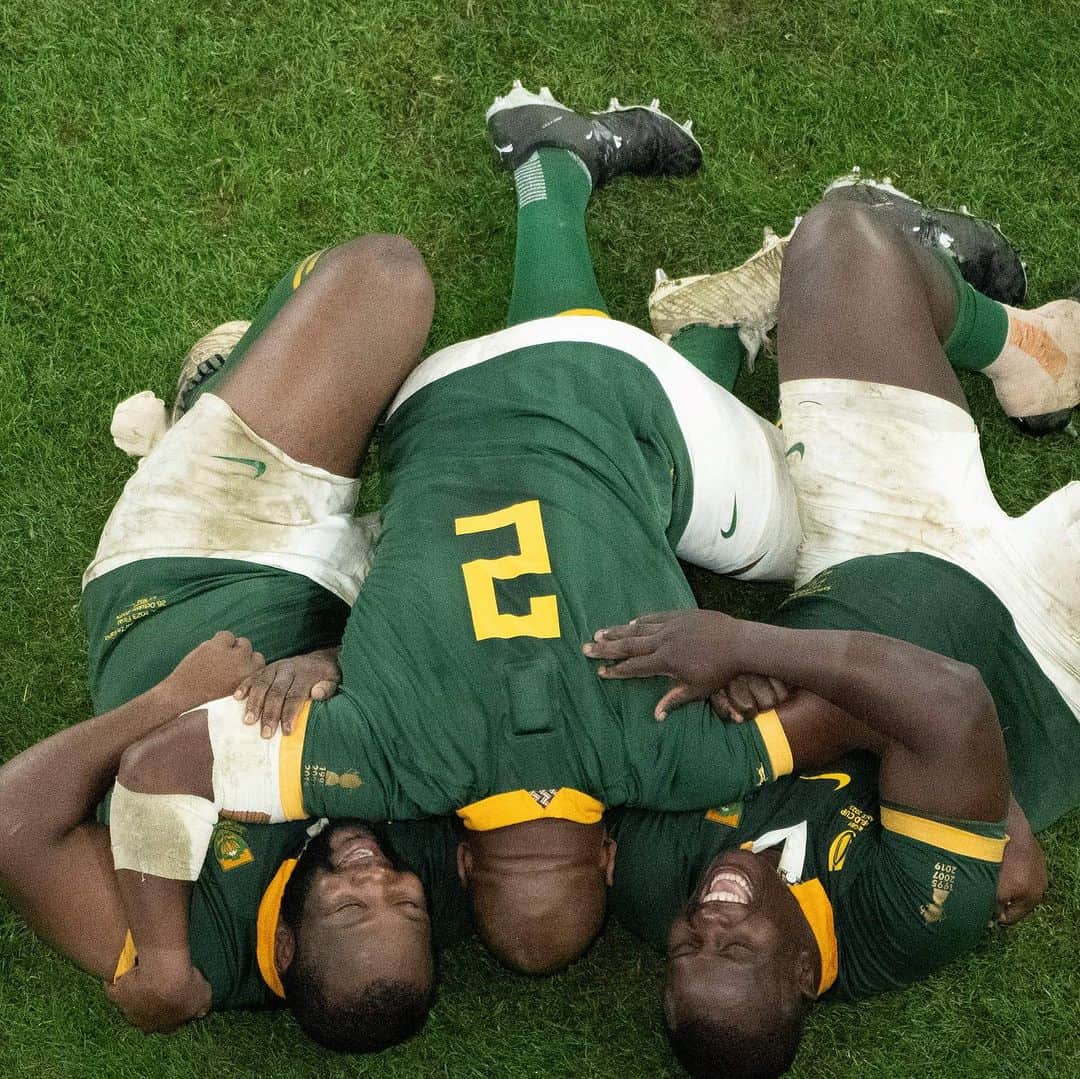ラグビーワールドカップさんのインスタグラム写真 - (ラグビーワールドカップInstagram)「試合終了直後に感情を爆発させる 南アフリカの選手たち❤️‍🔥  #ラグビーワールドカップ2023 #RWC2023 | #NZLvRSA #RWCFinal」10月29日 6時51分 - rugbyworldcupjp