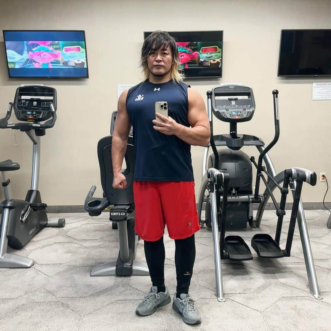 棚橋弘至のインスタグラム：「ゴムチューブで、全身トレ💪  #LasVegas で、試合です🔥 #njpw」