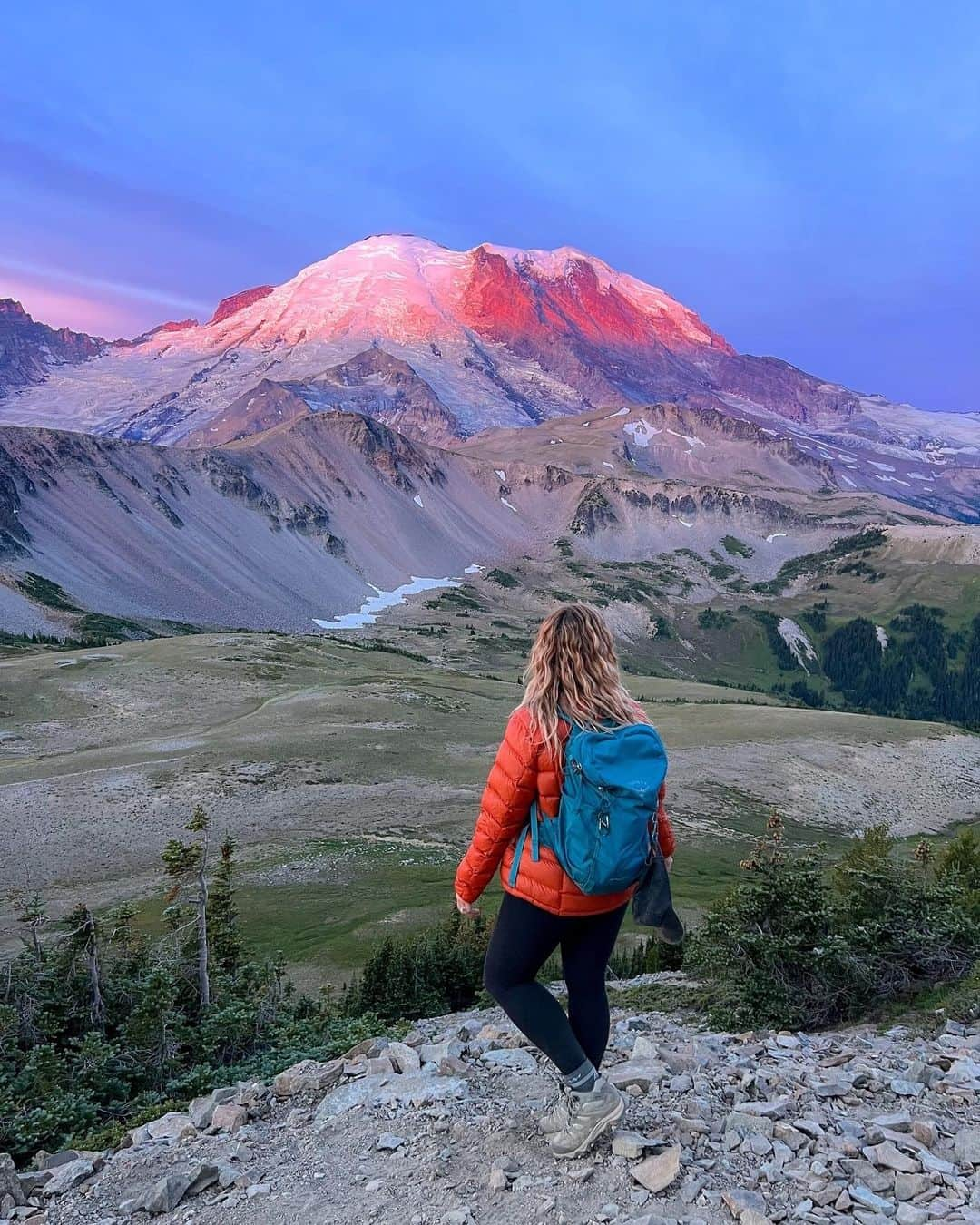 オスプレーさんのインスタグラム写真 - (オスプレーInstagram)「Best way to beat daylight savings blues– head outside 🌄  How are you keeping the sunshine around this fall?   #OspreyPacks」10月29日 7時00分 - ospreypacks