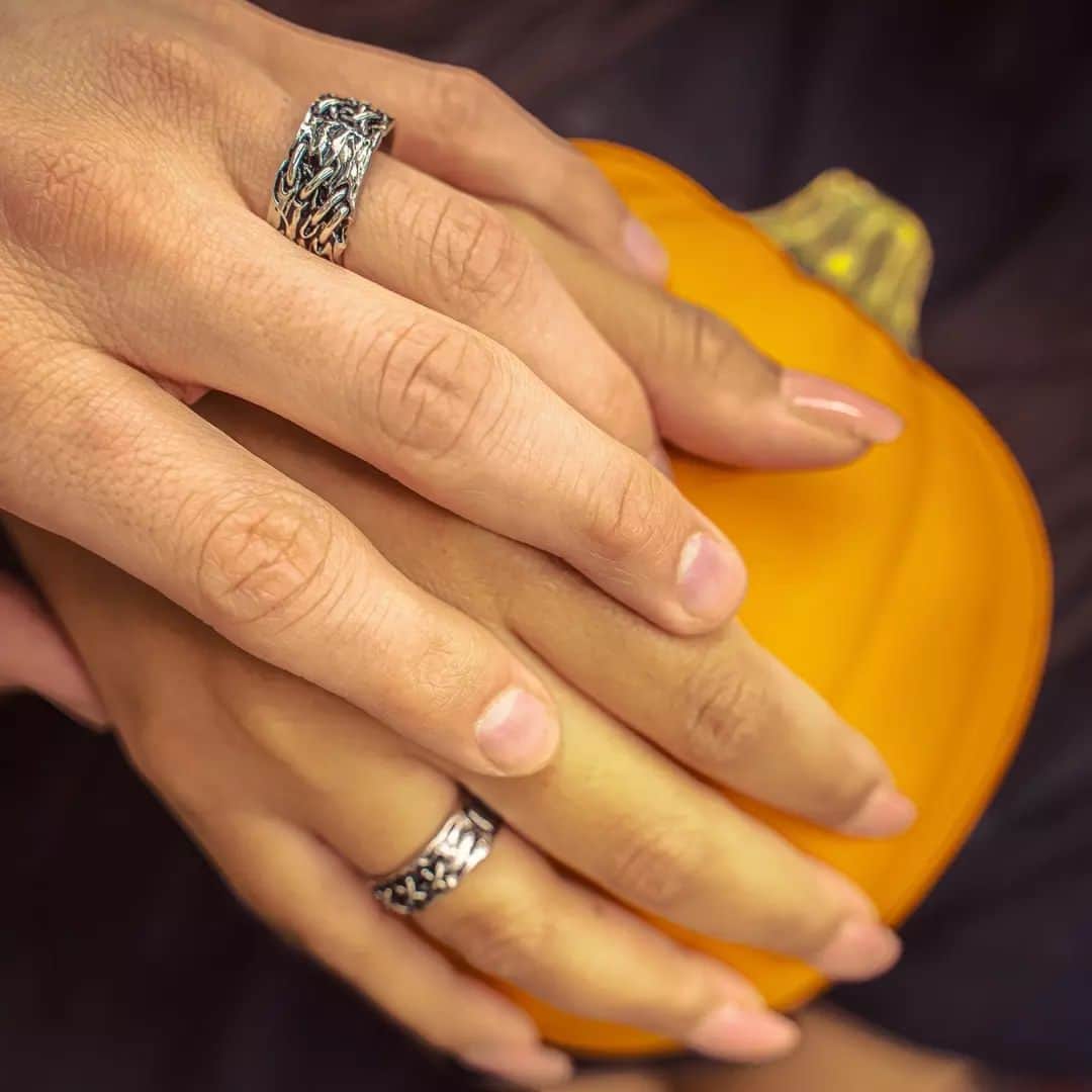 ハンチョロのインスタグラム：「Couple Goals? Definitely to have this matching ring set! The Till Death Do us Part rings are available now.  . . . #CoupleGoals #MatchingRings #UniversalMonsters #Halloween #Instashop #Instagood」