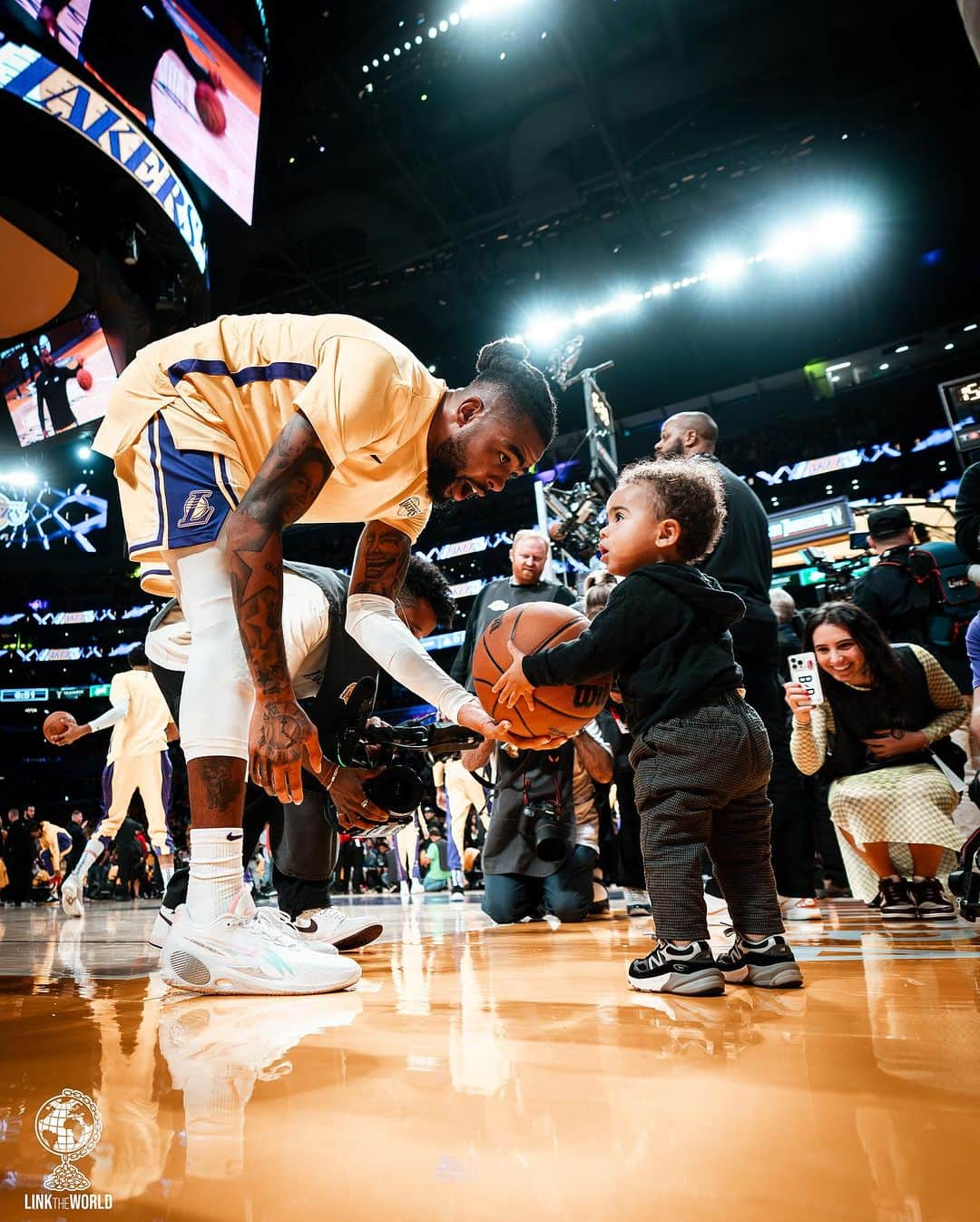 デアンジェロ・ラッセルさんのインスタグラム写真 - (デアンジェロ・ラッセルInstagram)「It’s always been bigger than basketball」10月29日 7時16分 - dloading