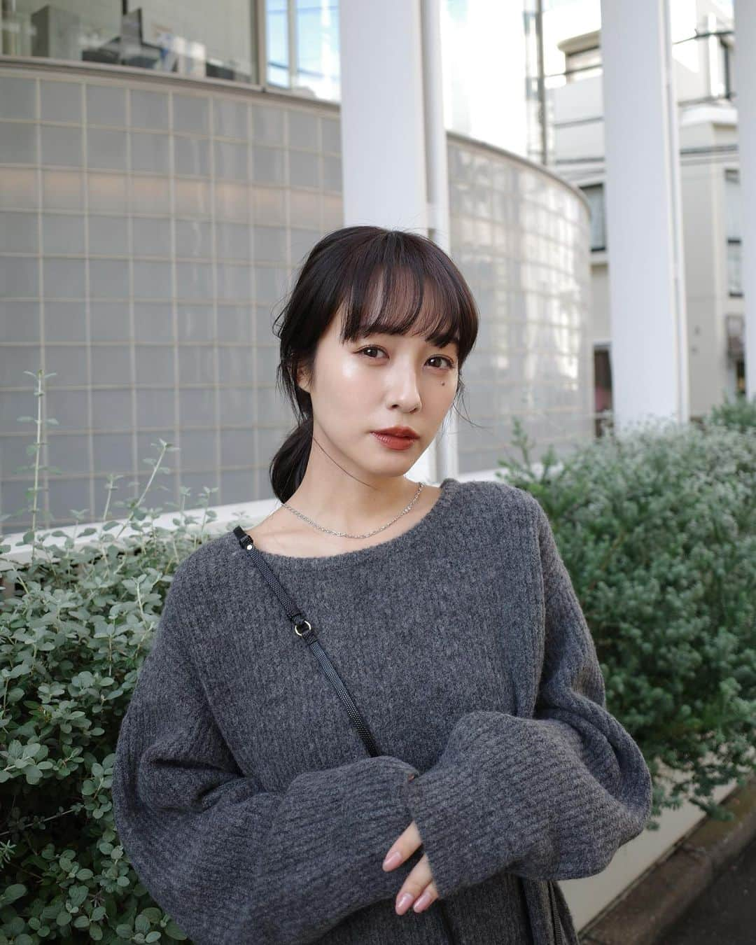 前田希美（まえのん）のインスタグラム：「おはようございます。 今日はワイととある場所に行ってきます。  また載せますね~~！楽しみ。  昨日の私服はグレーのニットワンピを 合わせてみました♡  11月6日発売です。お楽しみに。  シュシュもN WITH.なのです︎☺︎   #のんの私服  #nwith #nwithstyling #code #fashion」