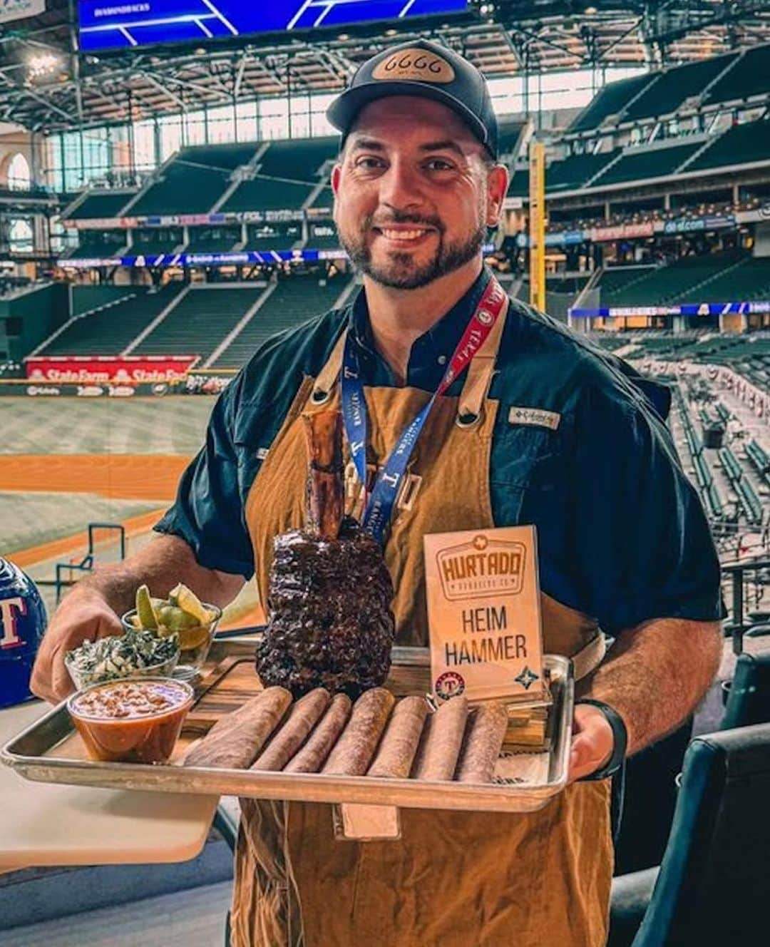 MLBさんのインスタグラム写真 - (MLBInstagram)「They actually described it as a "substantial beef shank" 😭  Seriously though, who could eat this? 👀  #Rangers #WorldSeries #MLB」10月29日 7時34分 - mlb