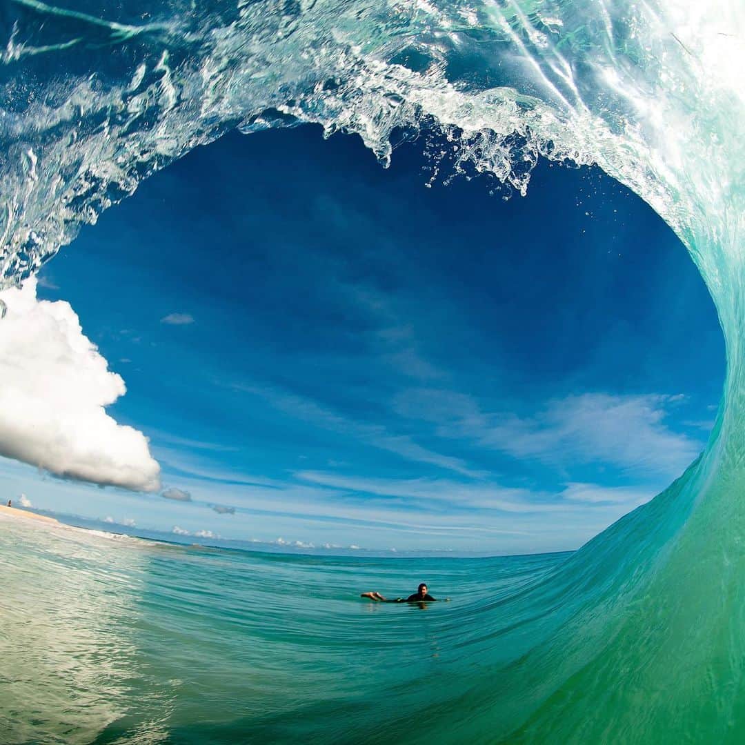 クリス・バーカードのインスタグラム：「Few things in life are better than time in the green room. A moment of pure exhilaration when you realize a wave is pitching  overhead with almost like a forest canopy but only for a few seconds. This shot came from a perfect day in the Caribbean in 2010 when I was 24 and just trying to make ends meet as a young photographer on assignment for @surfer_magazine … good days」