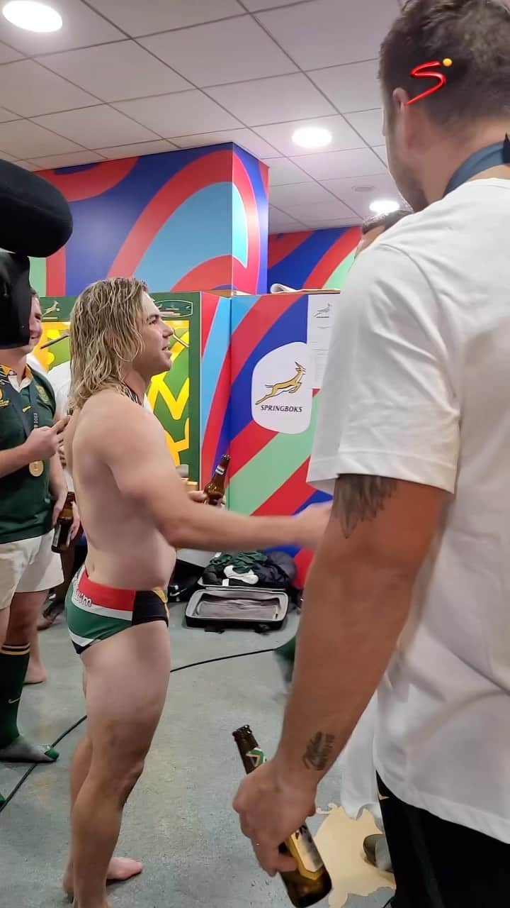 ラグビー南アフリカ代表のインスタグラム：「You know it’s a world cup celebration when @fafster09 is in his speedo 😂🇿🇦 #RWC2023 #StrongerTogether」
