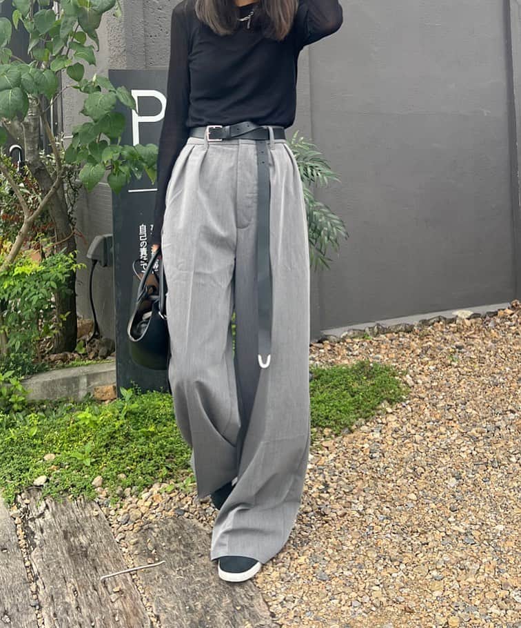 yyurielのインスタグラム：「. パン買いに行った日🍞🟢  tops @h_beautyandyouth  pant @grl_official」